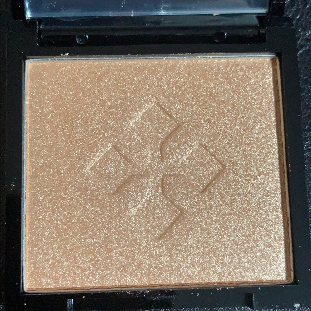 Lovecraft beauty highlighter